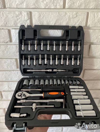 Автомобильный набор инструментов с трещеткой новый