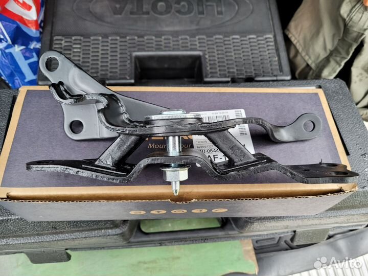 Опора вариатора левая Nissan