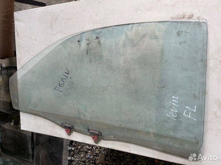 Переднее левое стекло toyota levin ae101