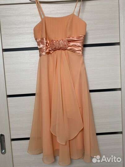 Нарядное женское платье