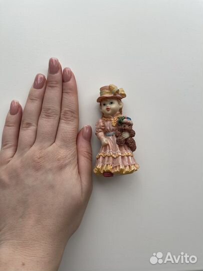 Фигурка статуэтка девочка с собачкой