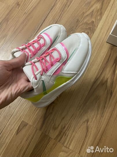Кроссовки для девочки