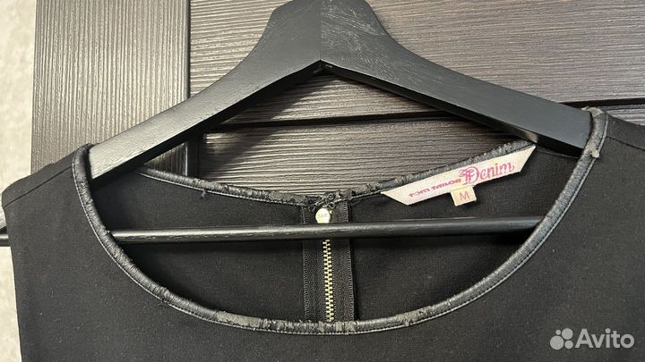 Чёрное платье со вставками из эко-кожи