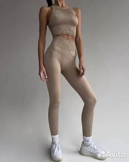 Спортивный костюм женский (топ и лосины)