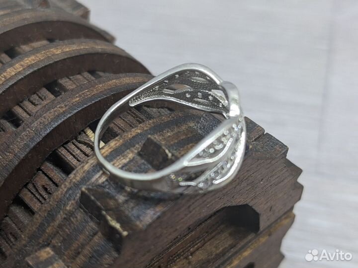 Кольцо из белого золота 585 массой 2.33 грамма(17р