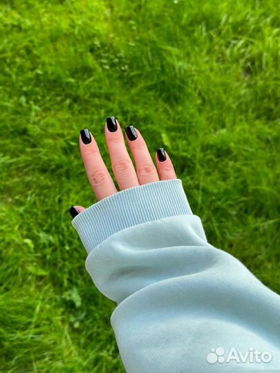 Модель на маникюр и педикюр по договоренности