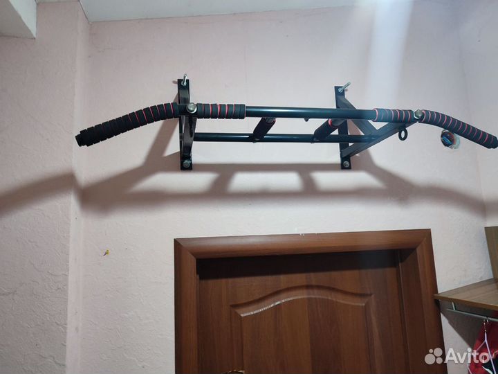 Турник настенный