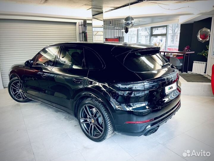 Porsche Cayenne Turbo, 2018