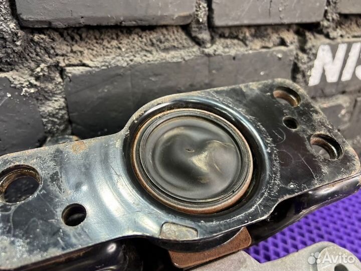 Подушка двигателя передняя Nissan Tiida HR15