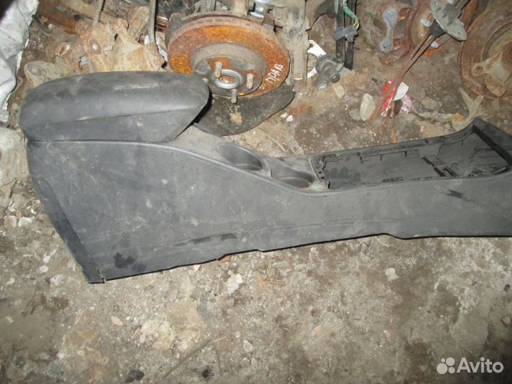 Центральный тунель с подлокотником на киа сид