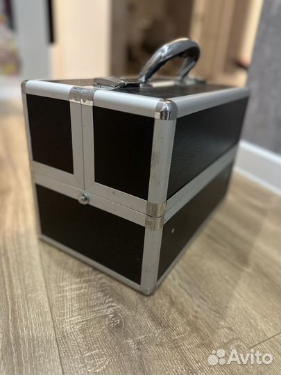 Чемодан для мастера маникюра