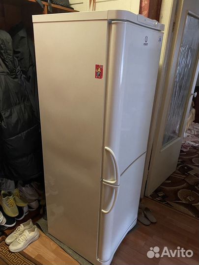 Холодильник Indesit c132g