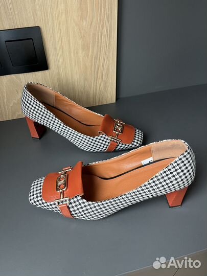Туфли на невысоком 5 см каблуке 37 размер новве