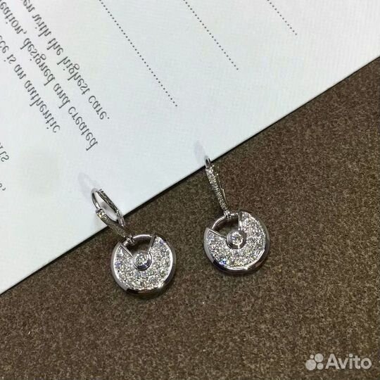Серьги Amulette de Cartier из белого золота с брил