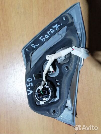 Фонарь задний правый внутренний Toyota Camry V50