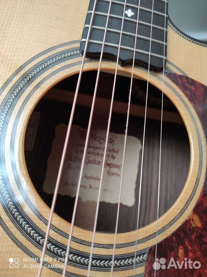 Акустическая гитара