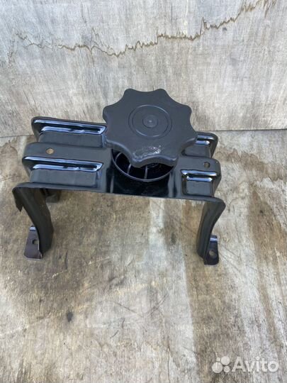 Крепление запасного колеса Audi A5 8T