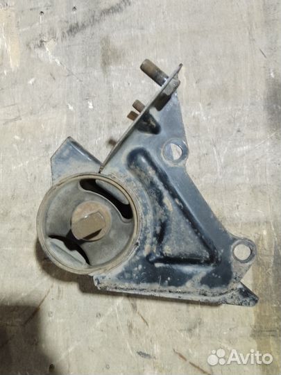 Сайлентблок под кабину nissan diesel,MK210