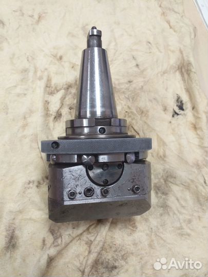 Расточная головка с подачей