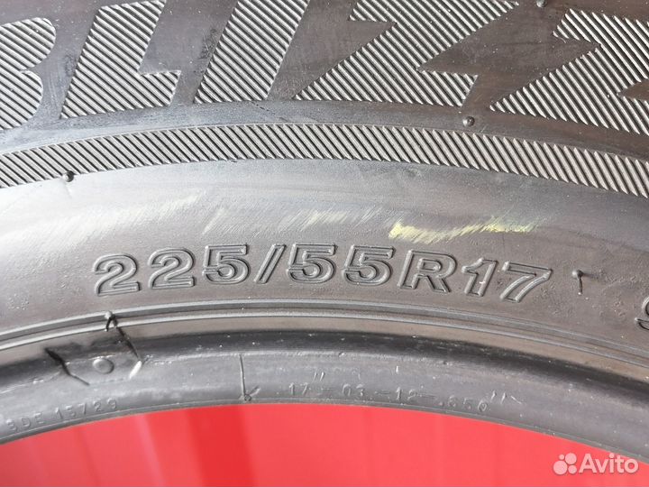 Bridgestone Blizzak LM-32 225/55 R17