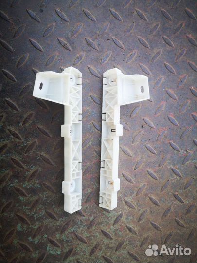 Кронштейн переднего бампера Mitsubishi Lancer 10