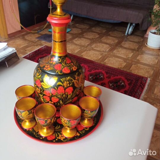 Графин с рюмками на подносе хохлома