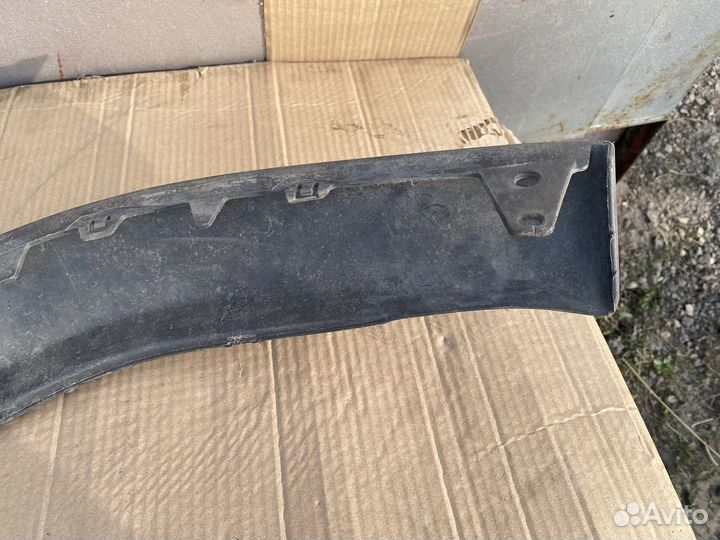 Губа правая бампера toyota avensis 2 рест