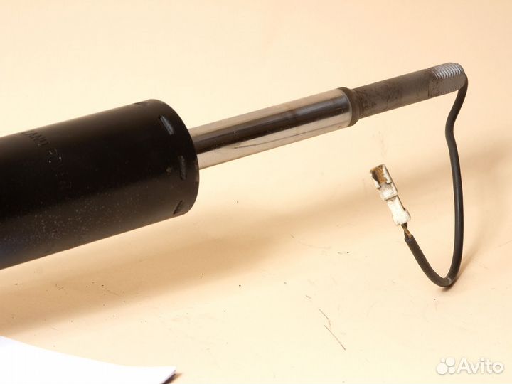 Передний амортизатор на Range Rover Sport L320