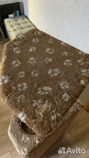 Кошачий домик с когтеточкой