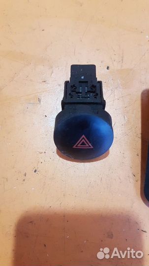 Кнопка на Nissan Almera Classic