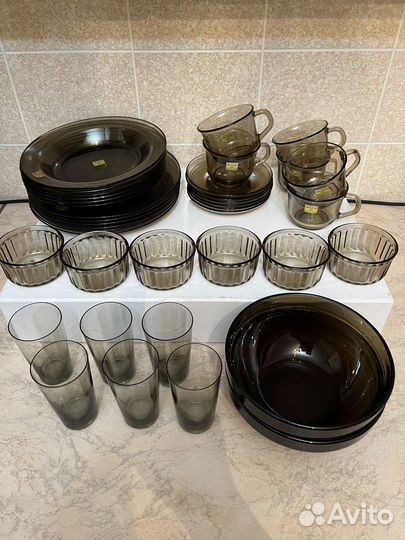 Столовый сервиз с чайным