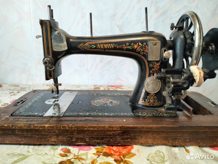 Старинная швейная машинка зингер