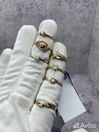 Кольцо с бриллиантом