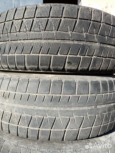 Bridgestone Blizzak Ice 215/65 R16