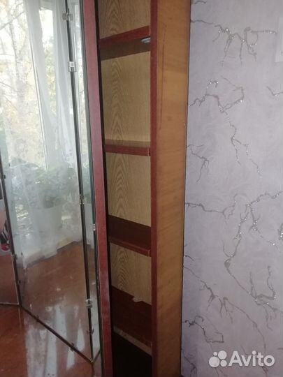 Трюмо с зеркалом старинное. Торг уместен
