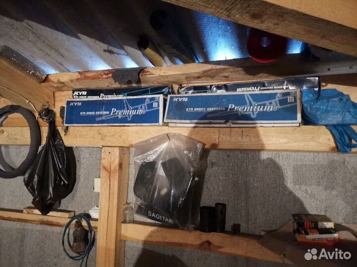Новые: KYB premium амортизаторы (4 шт.), опорные s
