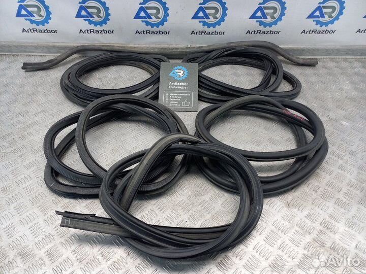 Уплотнитель двери Volkswagen Jetta 6 1.4 CAX 122