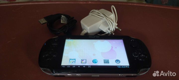Игровая приставка Qumo