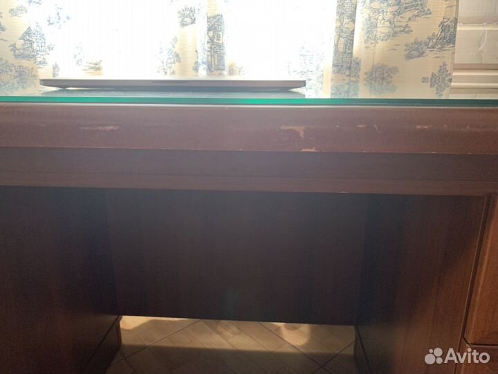 Письменный стол для кабинета