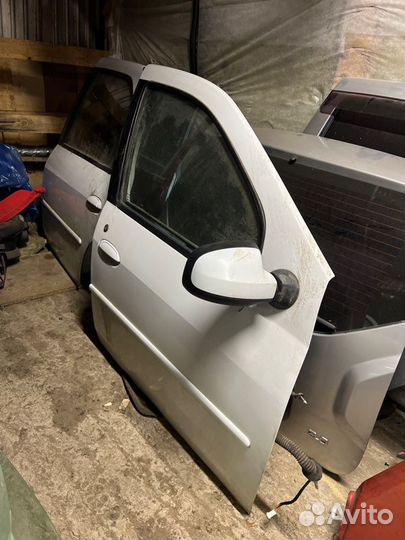 Дверь боковая передняя правая Renault Logan lsra