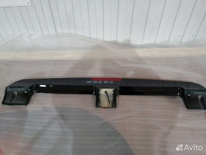 Спойлер крыши УАЗ Патриот с фонарем. Все цвета