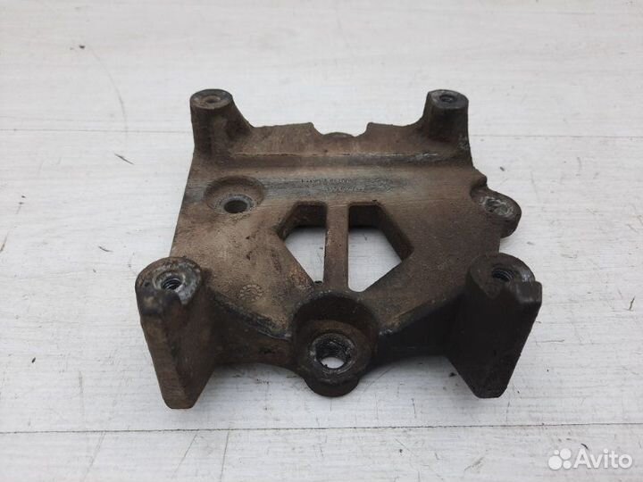 Кронштейн компрессора кондиционера Chrysler