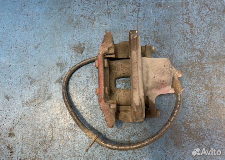 Суппорт передний правый Toyota Celica T23