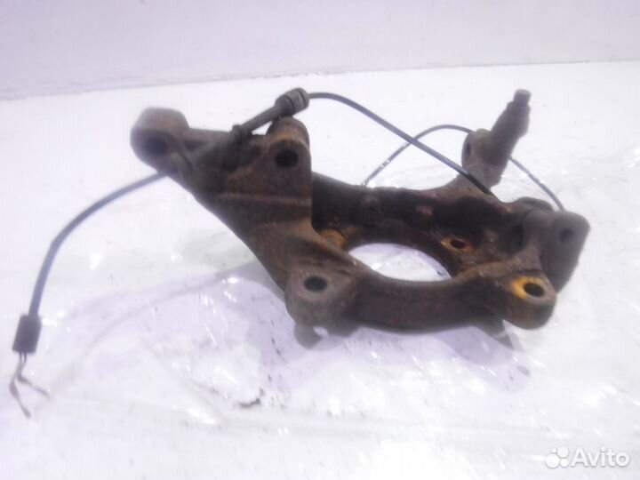 Кулак передний правый