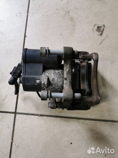 Суппорт задний правый Volkswagen Passat B6 седан