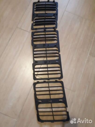 Внутренняя решетка радиатора Jeep Grand Cherokee 2