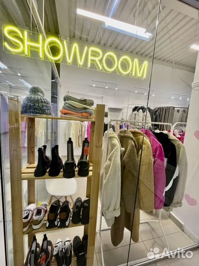 Шоурум магазин женской одежды