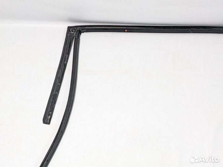 Уплотнитель двери задний левый Hyundai Solaris