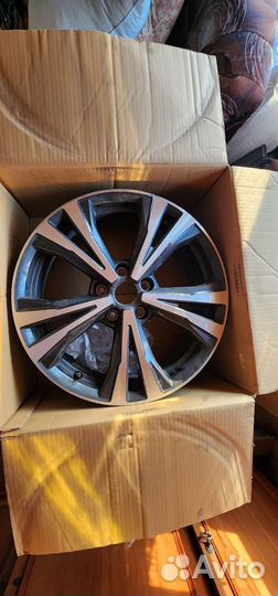 Диск литой Qashqai/Xtrail r18 оригинал