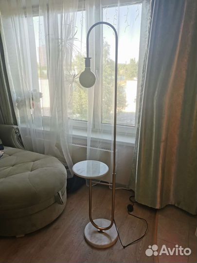 Напольная лампа со столиком